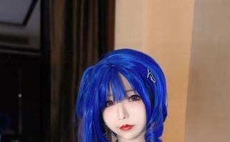 做个不羁的美人，一起来看Kitkat Cosplay的美咲图集，随便都美得出奇。